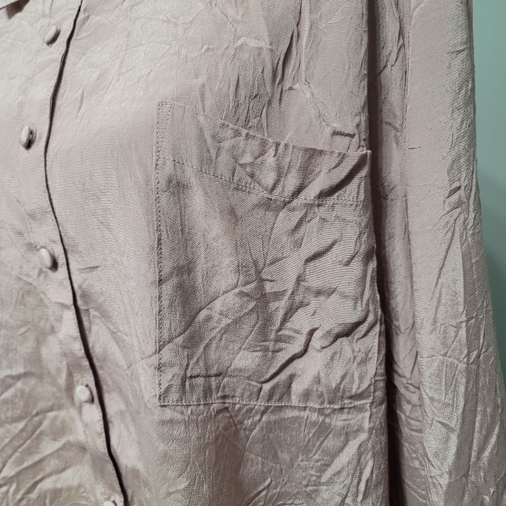 Torrid MADISON - FAWN CREPE BUTTON FRONT BLOUSE plus size 4 - Picture 7 of 10